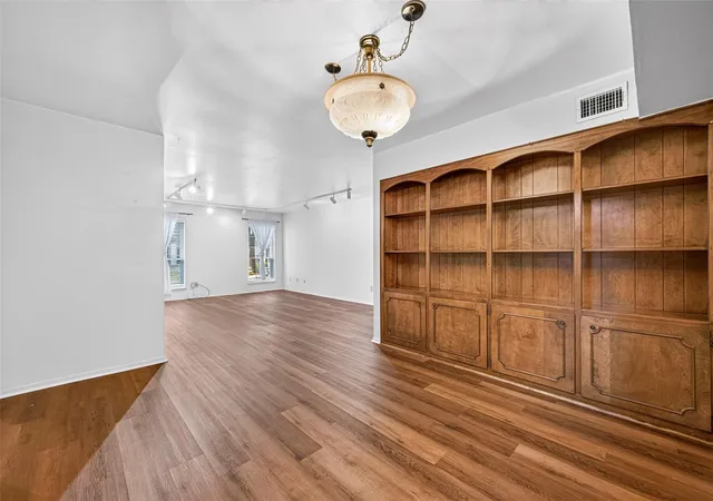 Photo 1 of Condo for sale at 359 N Post Oak Ln #122, Houston, TX 77024 | MLS# 95466950 | Listing updated on 2026-09-15