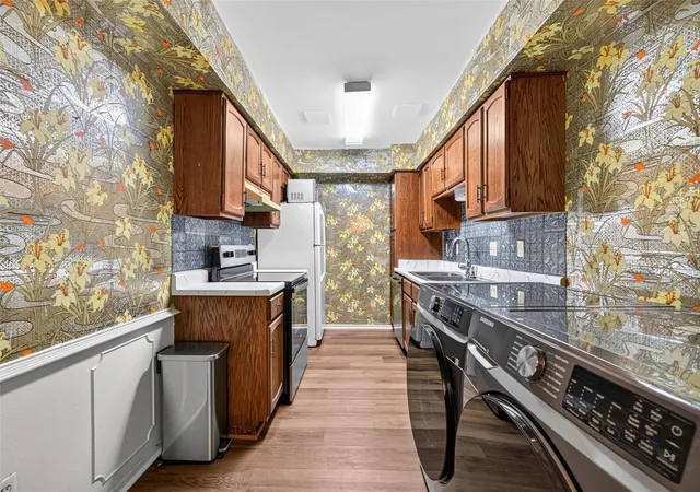 Photo 3 of Condo for sale at 359 N Post Oak Ln #122, Houston, TX 77024 | MLS# 95466950 | Listing updated on 2026-09-15