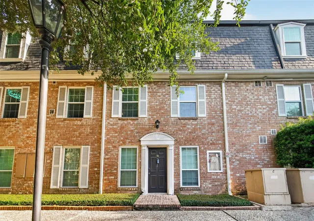 Photo 3 of Condo for sale at 359 N Post Oak Ln #122, Houston, TX 77024 | MLS# 95466950 | Listing updated on 2026-09-15