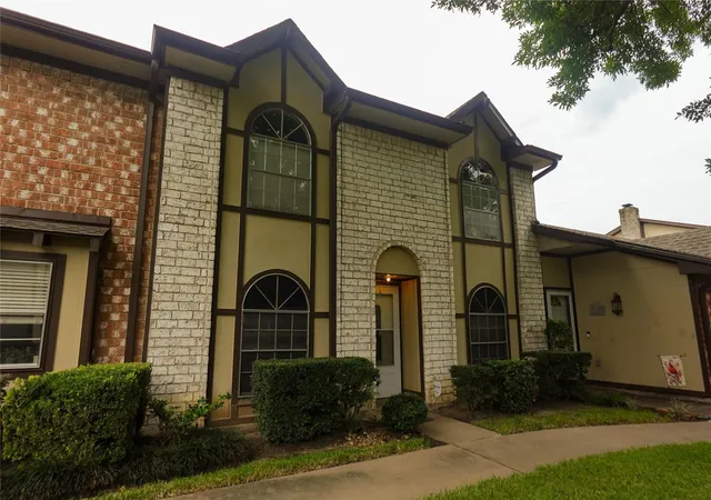 Photo 3 of Townhouse for sale at 11654 S Kirkwood Rd, Stafford, TX 77477 | MLS# 320616 | Listing updated on 2026-09-18