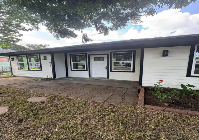 Photo 2 of Single family home for sale at 3022 South Dr, Groves, TX 77619 | MLS# 54338180 | Listing updated on 2026-10-08