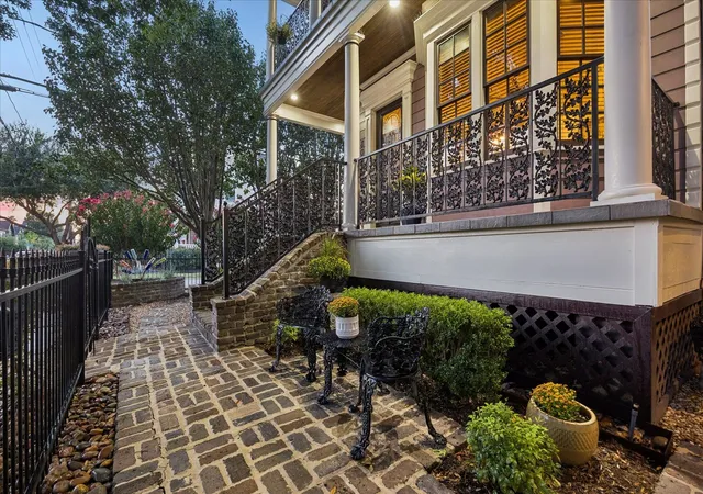 Photo 2 of Single family home for sale at 809 W 9th Street, Houston, TX 77007 | MLS# 12540394 | Listing updated on 2026-10-05