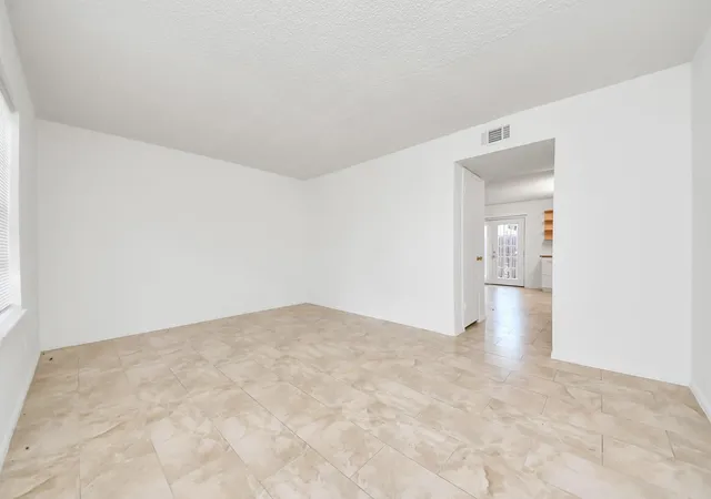 Photo 4 of Townhouse for sale at 10372 Hammerly Blvd #25, Houston, TX 77043 | MLS# 87937839 | Listing updated on 2026-09-02