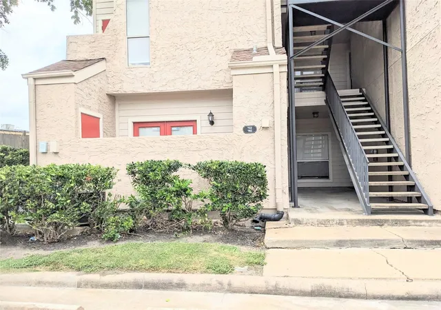 Photo 1 of Condo for sale at 10855 Meadowglen Ln #702, Houston, TX 77042 | MLS# 39080297 | Listing updated on 2026-09-19
