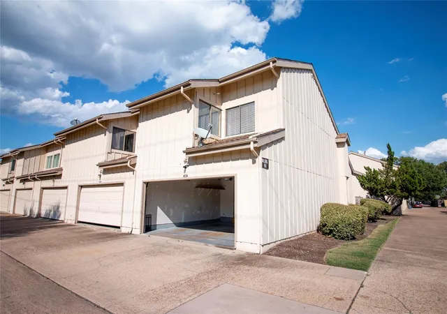 Photo 2 of Townhouse for sale at 3162 Windchase Blvd #451, Houston, TX 77082 | MLS# 85542507 | Listing updated on 2026-09-07