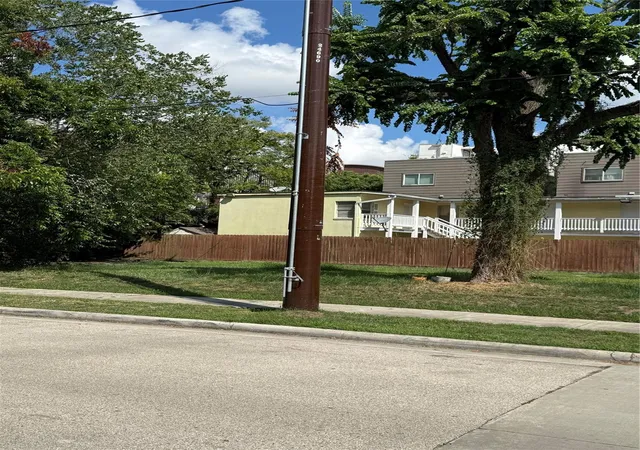 Photo 3 of Land for sale at 100 Welch St, Houston, TX 77006 | MLS# 21947616 | Listing updated on 2026-09-09