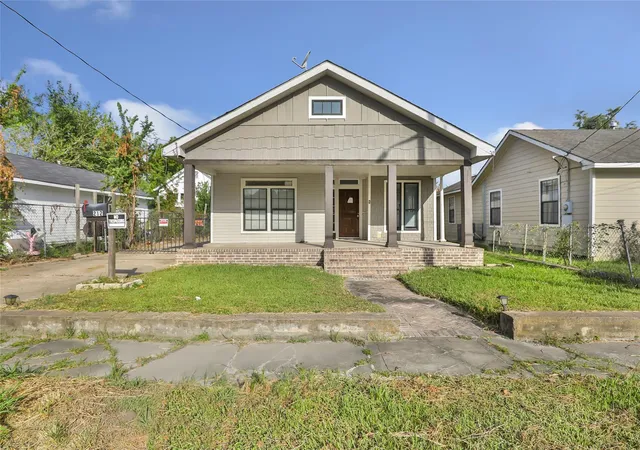 Single family home for sale at 212 Super St, Houston, TX 77011 | MLS# 26637709