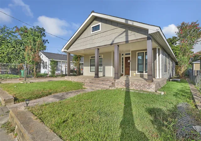 Photo 2 of Single family home for sale at 212 Super St, Houston, TX 77011 | MLS# 26637709 | Listing updated on 2026-09-25