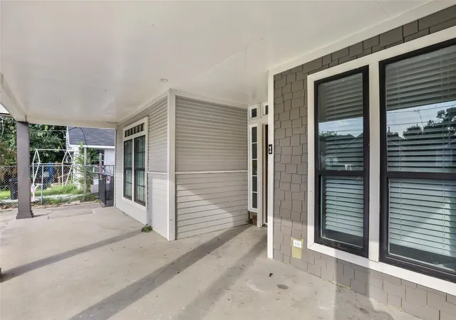 Photo 3 of Single family home for sale at 212 Super St, Houston, TX 77011 | MLS# 26637709 | Listing updated on 2026-09-25
