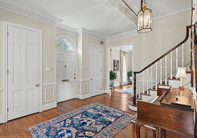 Photo 2 of Mansion for sale at 6019 Stones Throw Rd, Houston, TX 77057 | MLS# 43868525 | Listing updated on 2026-09-28