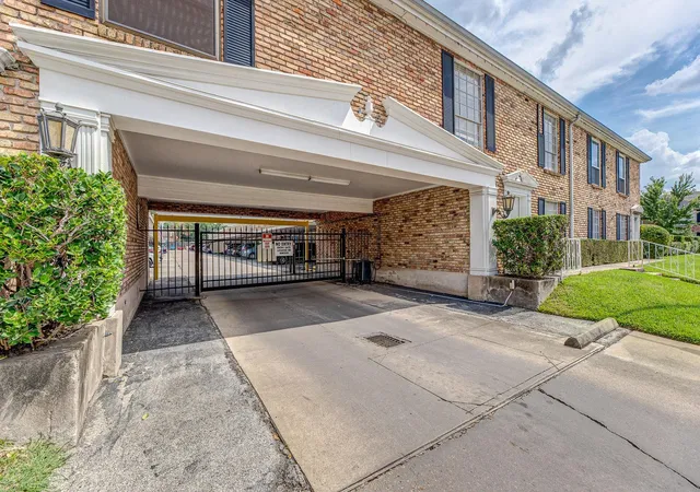 Photo 1 of Condo for sale at 2101 Fountain View Dr #46C, Houston, TX 77057 | MLS# 5186990 | Listing updated on 2026-10-03