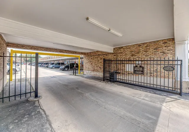 Photo 2 of Condo for sale at 2101 Fountain View Dr #46C, Houston, TX 77057 | MLS# 5186990 | Listing updated on 2026-10-03