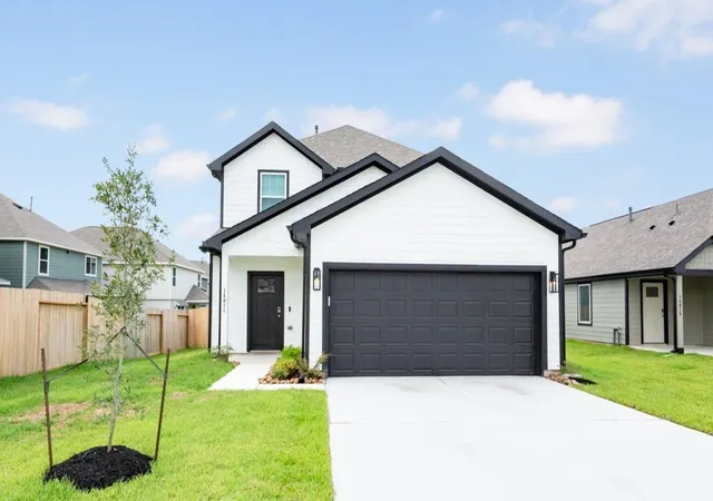 Photo 1 of Single family home for sale at 14011 Mount Hunter Dr, Willis, TX 77318 | MLS# 58925244 | Listing updated on 2026-10-08