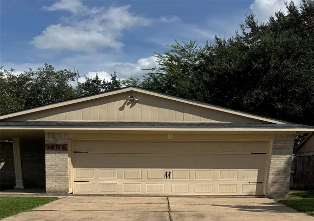 Photo 1 of Single family home for sale at 1406 Ashwood Dr, Sugar Land, TX 77498 | MLS# 19808442 | Listing updated on 2026-09-18