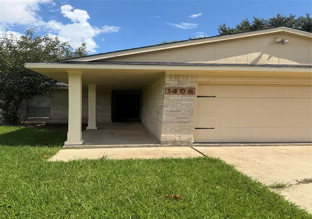 Photo 2 of Single family home for sale at 1406 Ashwood Dr, Sugar Land, TX 77498 | MLS# 19808442 | Listing updated on 2026-09-18