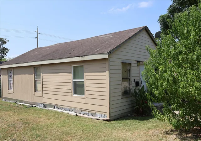 Photo 2 of Multi family home for sale at 8628 John St, Houston, TX 77012 | MLS# 17248339 | Listing updated on 2026-09-03
