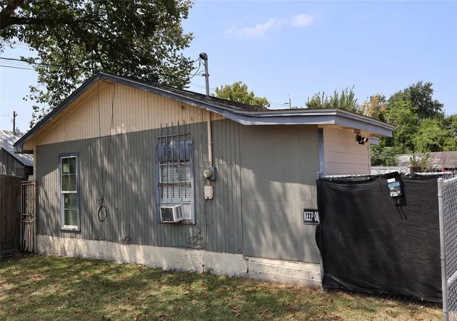 Photo 4 of Multi family home for sale at 8628 John St, Houston, TX 77012 | MLS# 17248339 | Listing updated on 2026-09-03