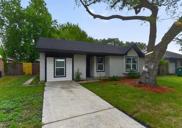 Single family home for sale at 3318 Ripplebrook Dr, Houston, TX 77045 | MLS# 75868172