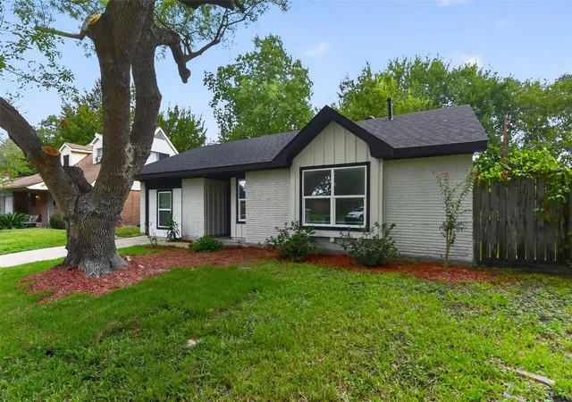 Photo 1 of Single family home for sale at 3318 Ripplebrook Dr, Houston, TX 77045 | MLS# 75868172 | Listing updated on 2026-09-23