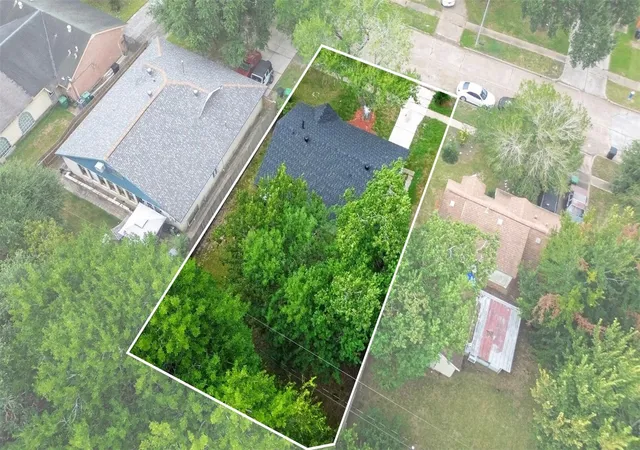 Photo 4 of Single family home for sale at 3318 Ripplebrook Dr, Houston, TX 77045 | MLS# 75868172 | Listing updated on 2026-09-23