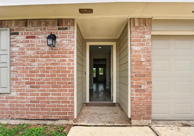 Photo 3 of Sale Pending at 11726 Old Telegraph Rd, Houston, TX 77067 | MLS# 76998742 | Listing updated on 2026-09-15