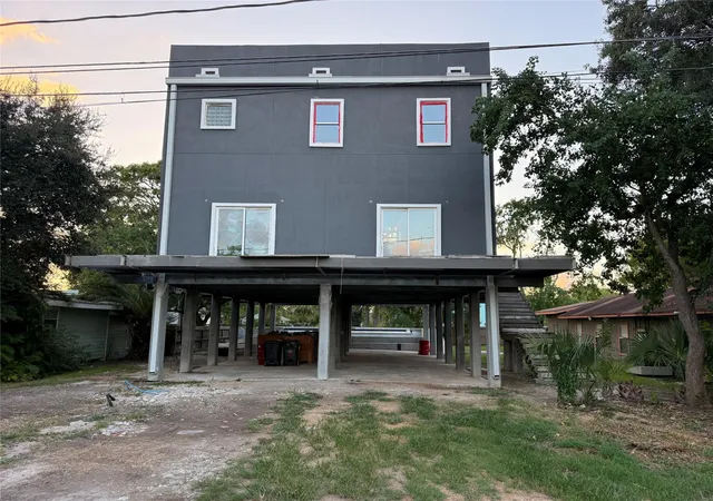 Photo 1 of Single family home for sale at 127 5th Street, Dickinson, TX 77539 | MLS# 45319471 | Listing updated on 2026-09-19