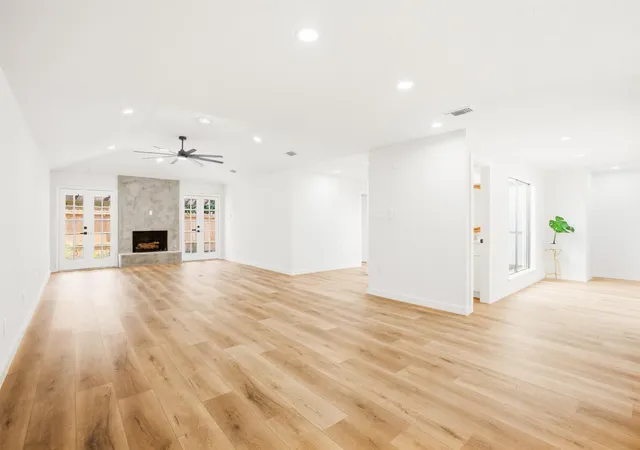 Photo 3 of Single family home for sale at 14118 Sandfield Dr, Houston, TX 77077 | MLS# 23405675 | Listing updated on 2026-09-16