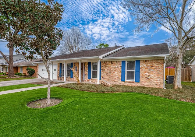 Photo 3 of Single family home for sale at 5806 Cartagena St, Houston, TX 77035 | MLS# 67808894 | Listing updated on 2026-09-17