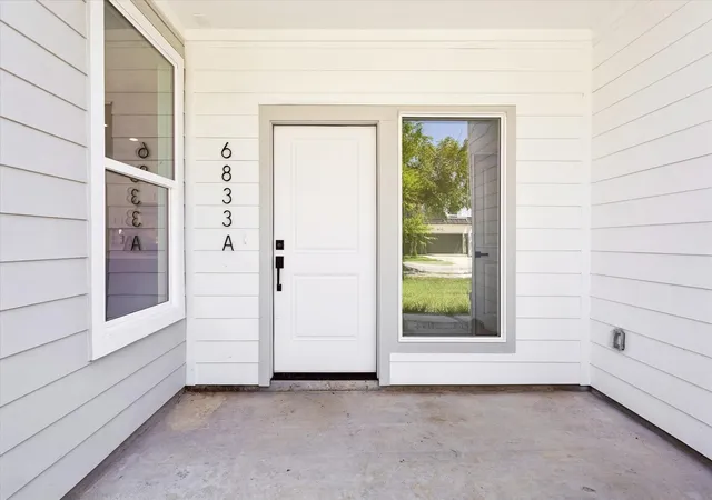 Listing Photo 4 - Condo for sale in building located at 6833 Cohn, Houston, TX 77091