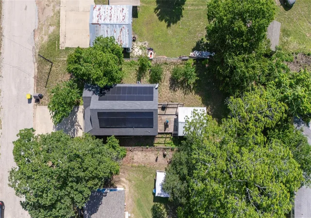 Photo 3 of Single family home for sale at 205 E 2nd Street, Hearne, TX 77859 | MLS# 93035595 | Listing updated on 2026-09-03