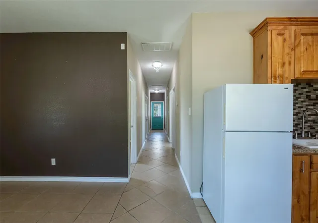 Photo 4 of Single family home for sale at 205 E 2nd Street, Hearne, TX 77859 | MLS# 93035595 | Listing updated on 2026-09-03