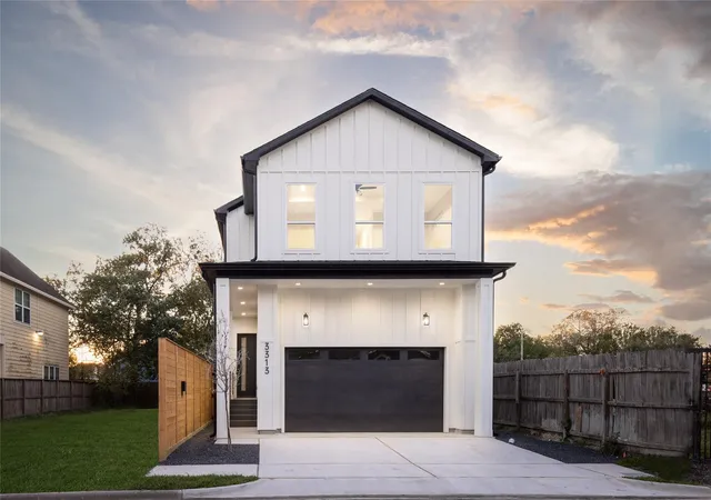 Photo 2 of Single family home for sale at 1016 East 32nd, Houston, TX 77022 | MLS# 55223013 | Listing updated on 2026-09-02