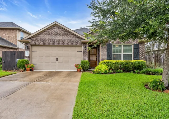 Photo 3 of Single family home for sale at 14093 Lake Crescent Dr, Conroe, TX 77384 | MLS# 45991681 | Listing updated on 2026-09-23