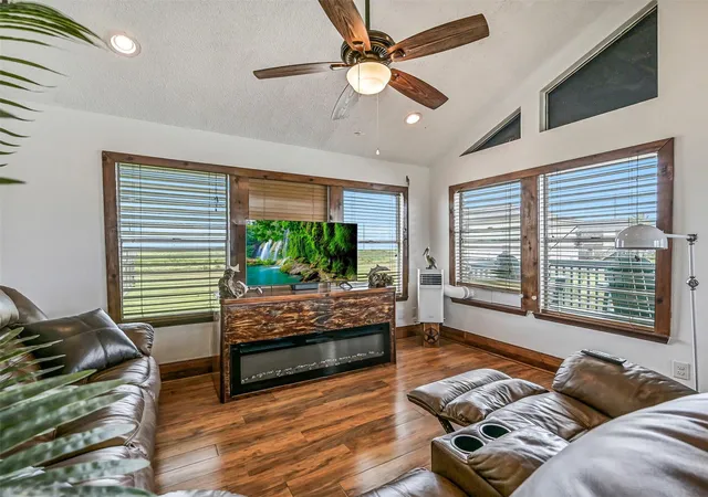 Photo 3 of Single family home for sale at 16510 Edward Teach Rd, Galveston, TX 77554 | MLS# 21154792 | Listing updated on 2026-09-09