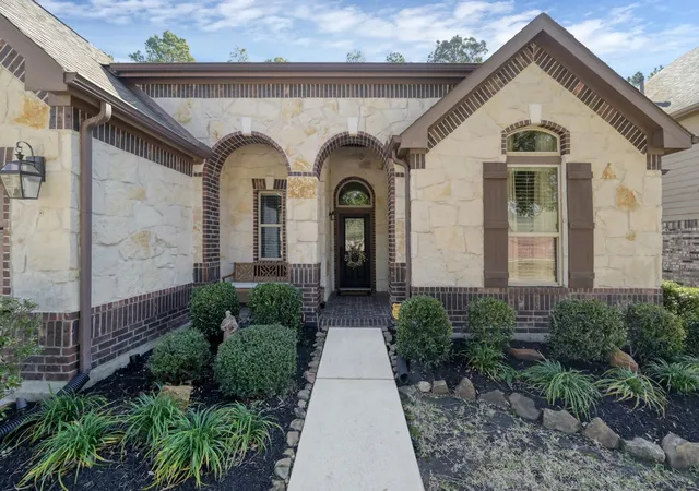 Photo 2 of Single family home for sale at 1930 Parnevik Pl, Conroe, TX 77304 | MLS# 44448289 | Listing updated on 2026-09-27