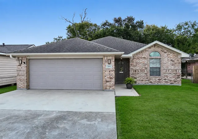 Photo 2 of Single family home for sale at 3211 Ave G, Nederland, TX 77627 | MLS# 30935174 | Listing updated on 2026-09-20