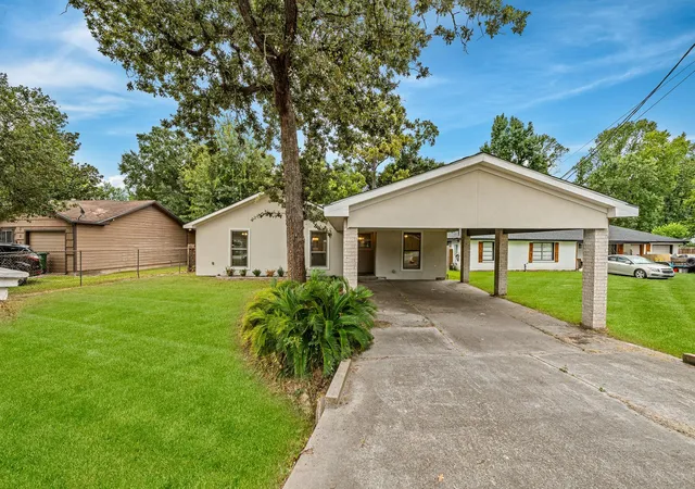 Photo 2 of Single family home for sale at 5518 Bretshire Dr, Houston, TX 77016 | MLS# 69867046 | Listing updated on 2026-09-05