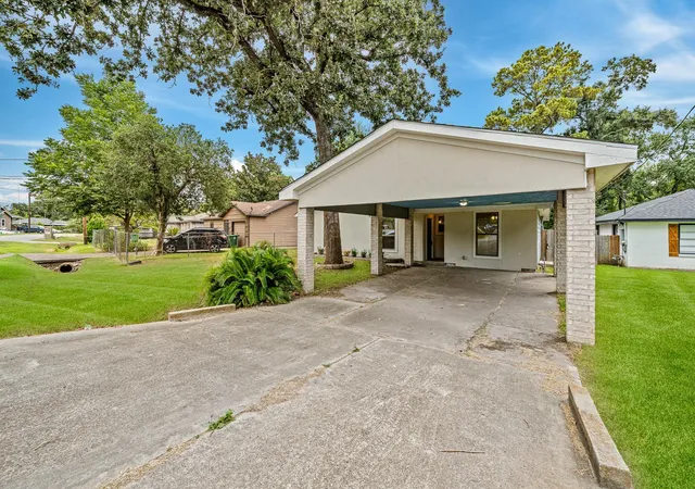 Photo 3 of Single family home for sale at 5518 Bretshire Dr, Houston, TX 77016 | MLS# 69867046 | Listing updated on 2026-09-05