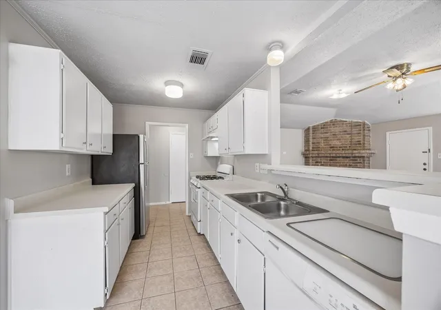 Photo 4 of Single family home for sale at 1922 Summer Pl Dr, Missouri City, TX 77489 | MLS# 80346447 | Listing updated on 2026-09-01