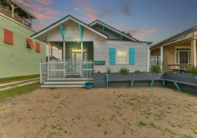 Photo 3 of Single family home for sale at 2314 31st Street, Galveston, TX 77550 | MLS# 24807733 | Listing updated on 2026-09-05
