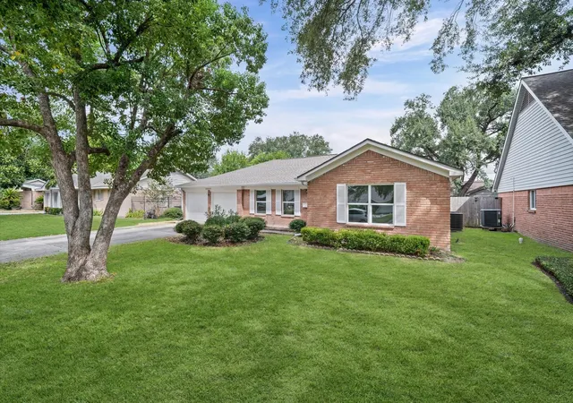 Photo 2 of Single family home for sale at 9506 Winsome Ln, Houston, TX 77063 | MLS# 75694641 | Listing updated on 2026-09-19