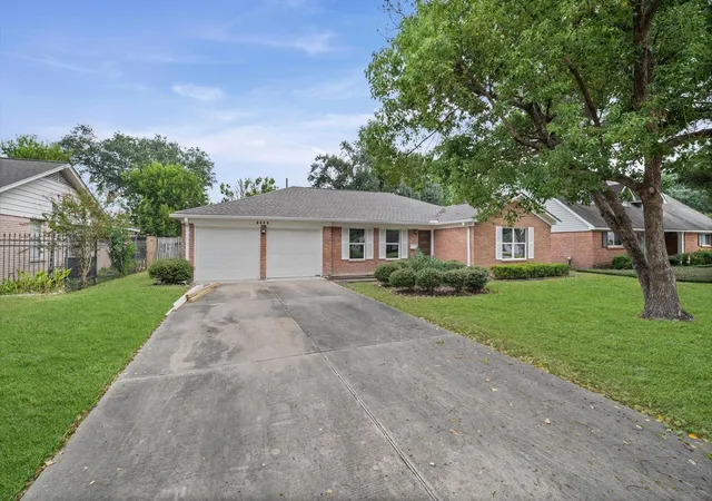 Photo 3 of Single family home for sale at 9506 Winsome Ln, Houston, TX 77063 | MLS# 75694641 | Listing updated on 2026-09-19