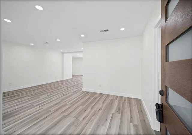 Photo 4 of Single family home for sale at 9506 Winsome Ln, Houston, TX 77063 | MLS# 75694641 | Listing updated on 2026-09-19
