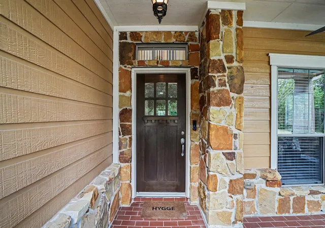 Photo 2 of Single family home for sale at 62 W Tapestry Park Cir, Spring, TX 77381 | MLS# 97139822 | Listing updated on 2026-09-14