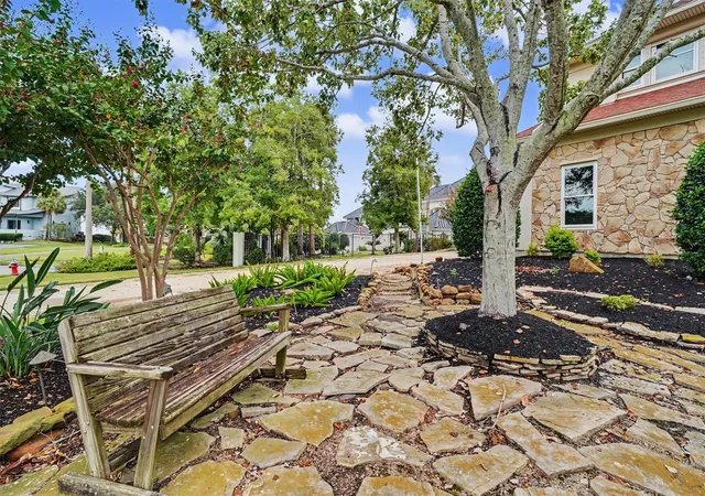 Photo 4 of Single family home for sale at 102 Twin Oaks Way, Kemah, TX 77565 | MLS# 25631309 | Listing updated on 2026-09-11