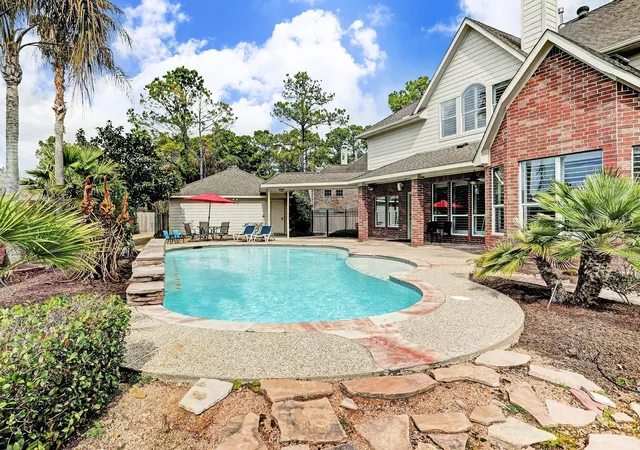 Photo 3 of Sale Pending at 402 Trl View Way, Friendswood, TX 77546 | MLS# 59130737 | Listing updated on 2026-09-17