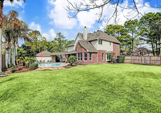 Photo 4 of Sale Pending at 402 Trl View Way, Friendswood, TX 77546 | MLS# 59130737 | Listing updated on 2026-09-17