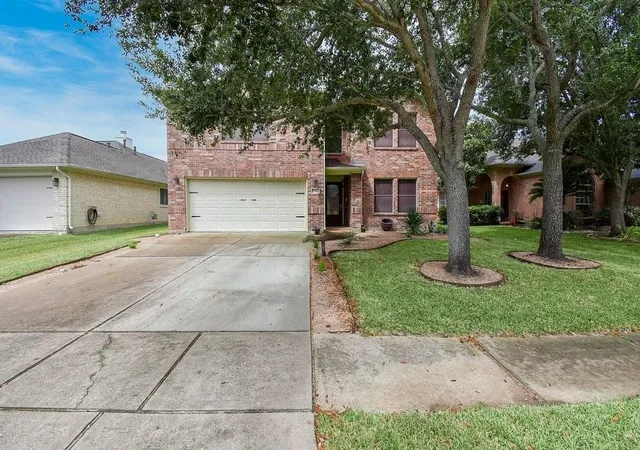 Photo 2 of Single family home for sale at 17302 Pecan Acres Dr, Sugar Land, TX 77498 | MLS# 45297182 | Listing updated on 2026-09-12