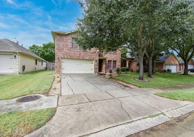 Photo 3 of Single family home for sale at 17302 Pecan Acres Dr, Sugar Land, TX 77498 | MLS# 45297182 | Listing updated on 2026-09-12