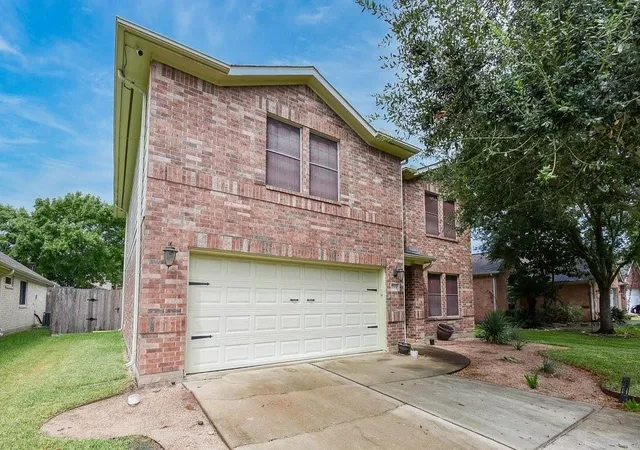 Photo 4 of Single family home for sale at 17302 Pecan Acres Dr, Sugar Land, TX 77498 | MLS# 45297182 | Listing updated on 2026-09-12